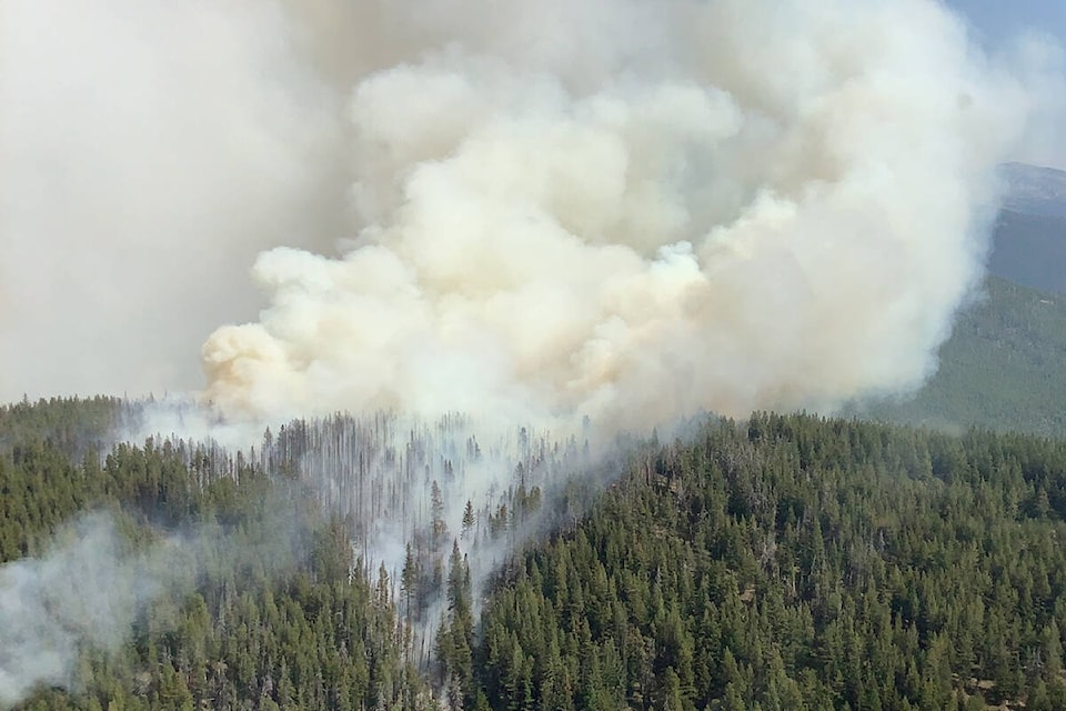 33821817_web1_230916-PWN-Wildfires-CraterCreekwildfire_1