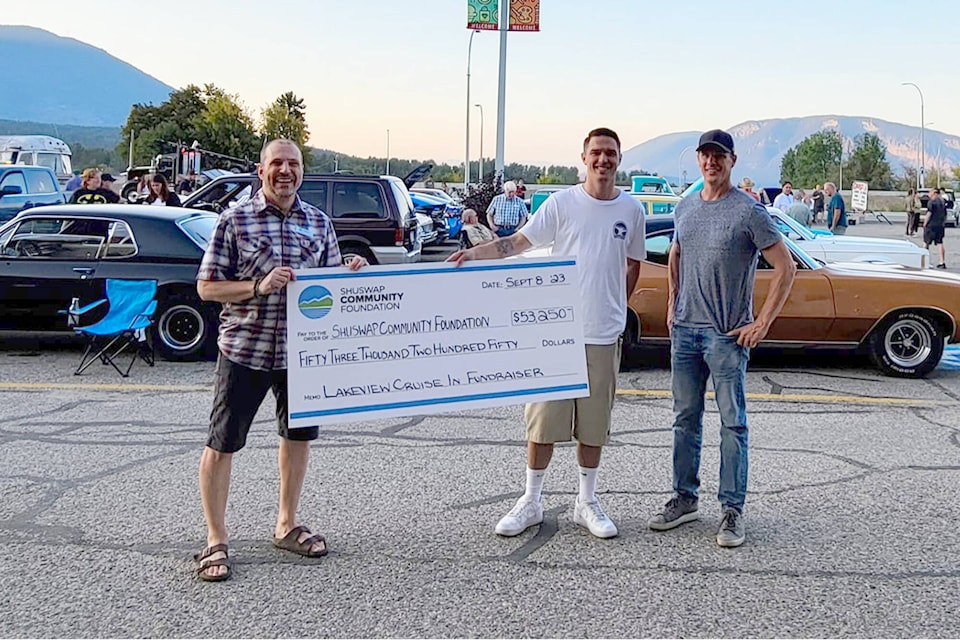 33874078_web1_230915-SAA-lakeview-cruise-cheque_1