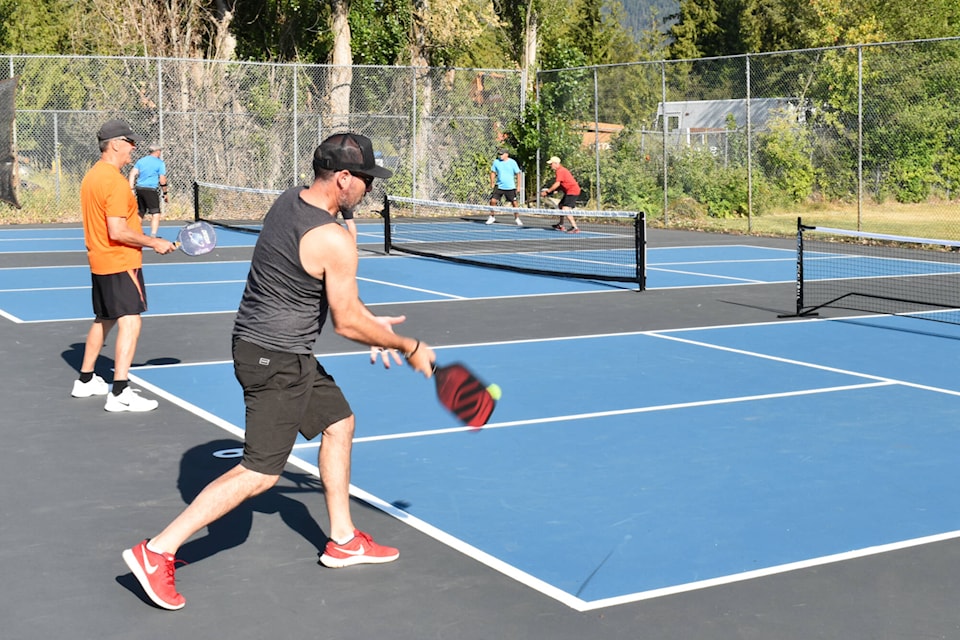 33951358_web1_230803-EVN-pickleballers