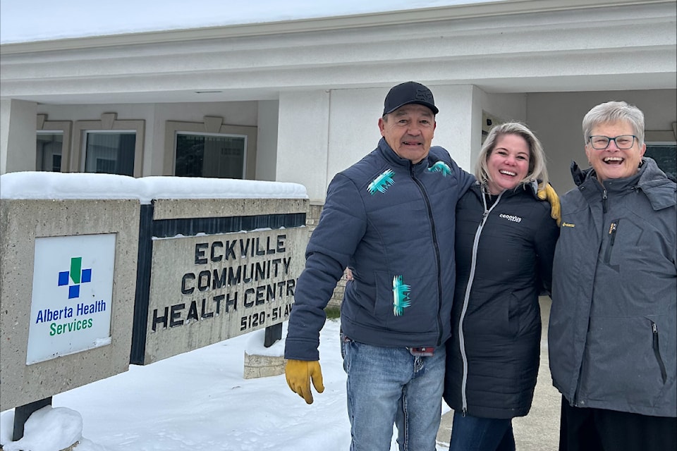 Chief Cattleman (Montana First Nation), Malina Adams (Cenovus Energy), and Mayor Colleen Abden (Town of Eckville) stand in front of the new clinic. 