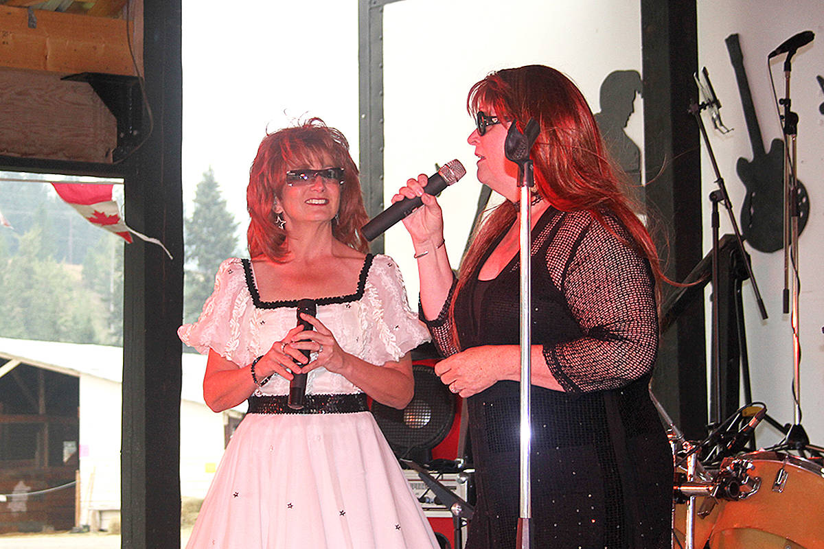 7751599_web1_Elvis-Festival-The-Judds-tribute-artists-Darla-Cooper-and-Candy-Little