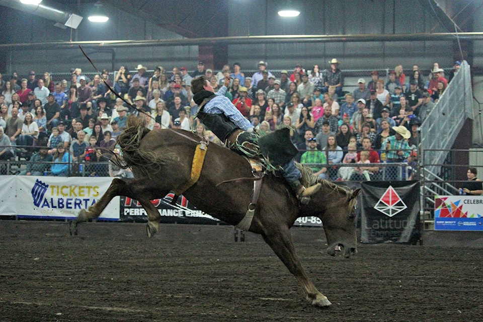 8353355_web1_170830-EXP-CharityRodeo3