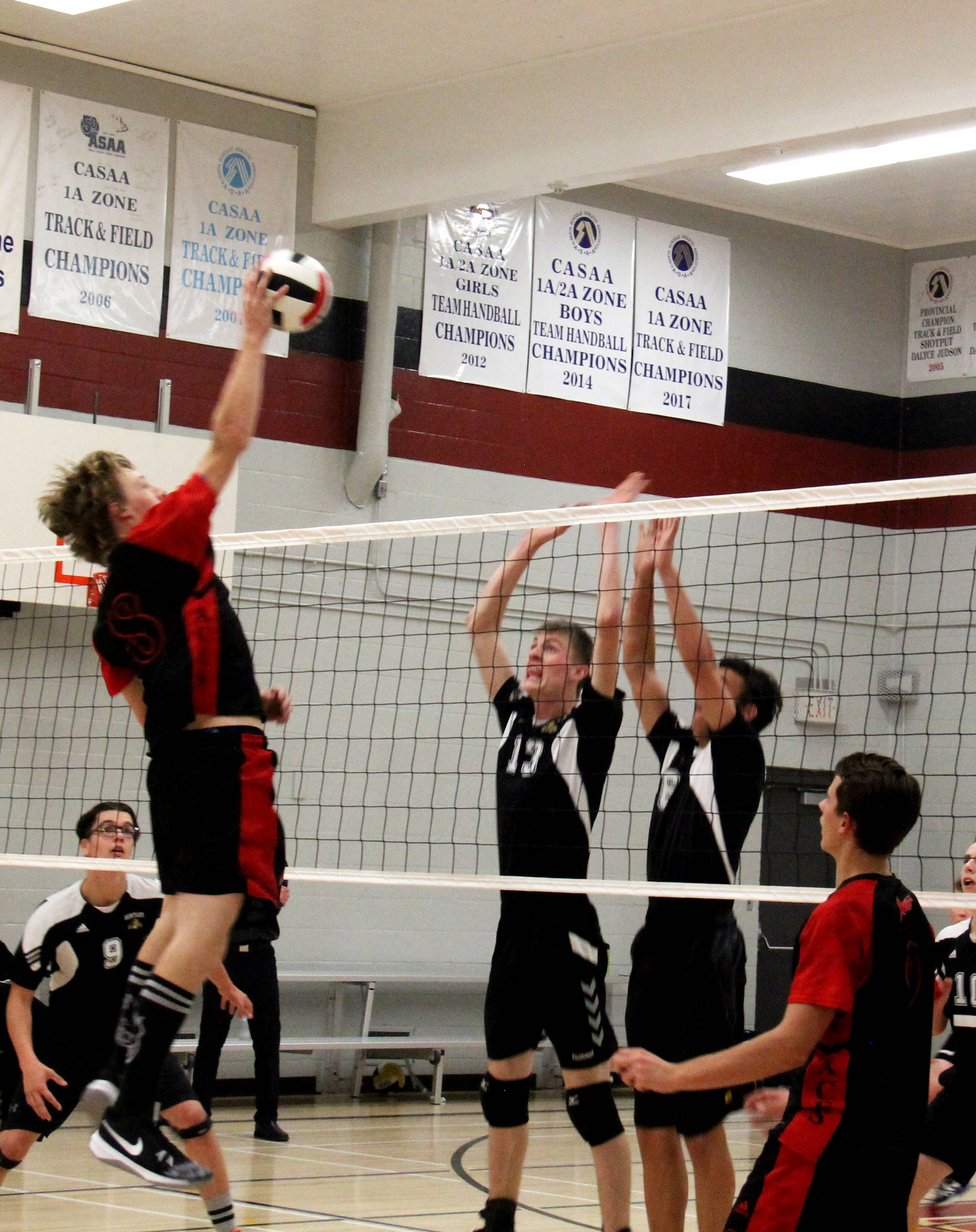 13832272_web1_boysvball-oct3-5