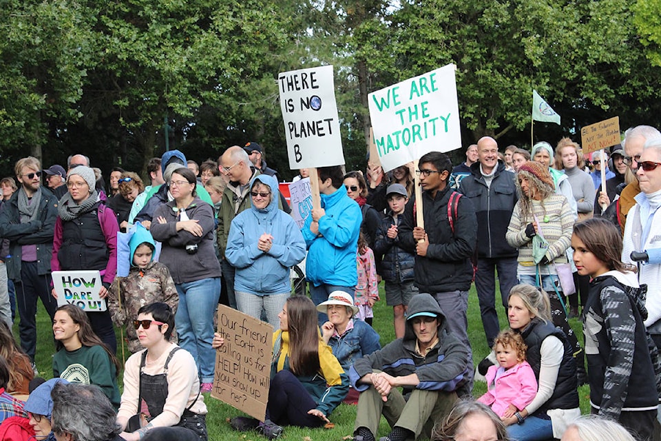 18725638_web1_191001-NBU-climate-protest-nanaimo_1