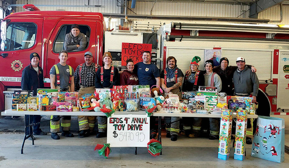 27274363_web1_211125-SLN-Eckville-Annual-Christmas-Toy-Drive_1