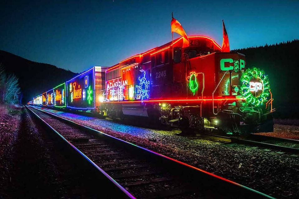 30703483_web1_221014-WPF-CPholidaytrain_1