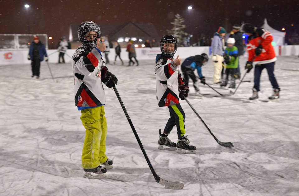 9934015_web1_OutdoorRink12