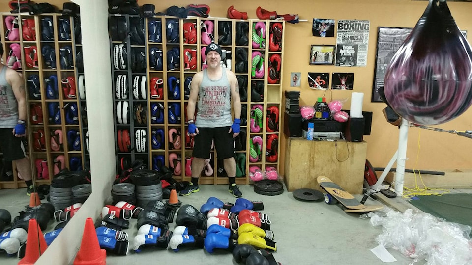 9967219_web1_Boxing-Gloves2