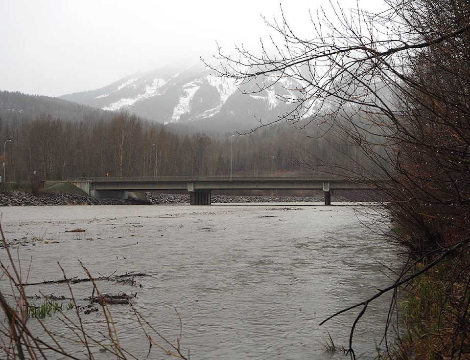 11660411_web1_Elk-River-flooding