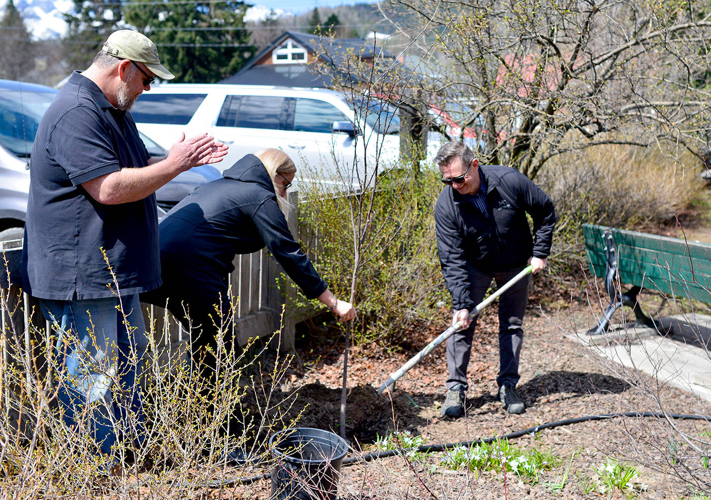 11787386_web1_WildaTreeMemorial_Planting