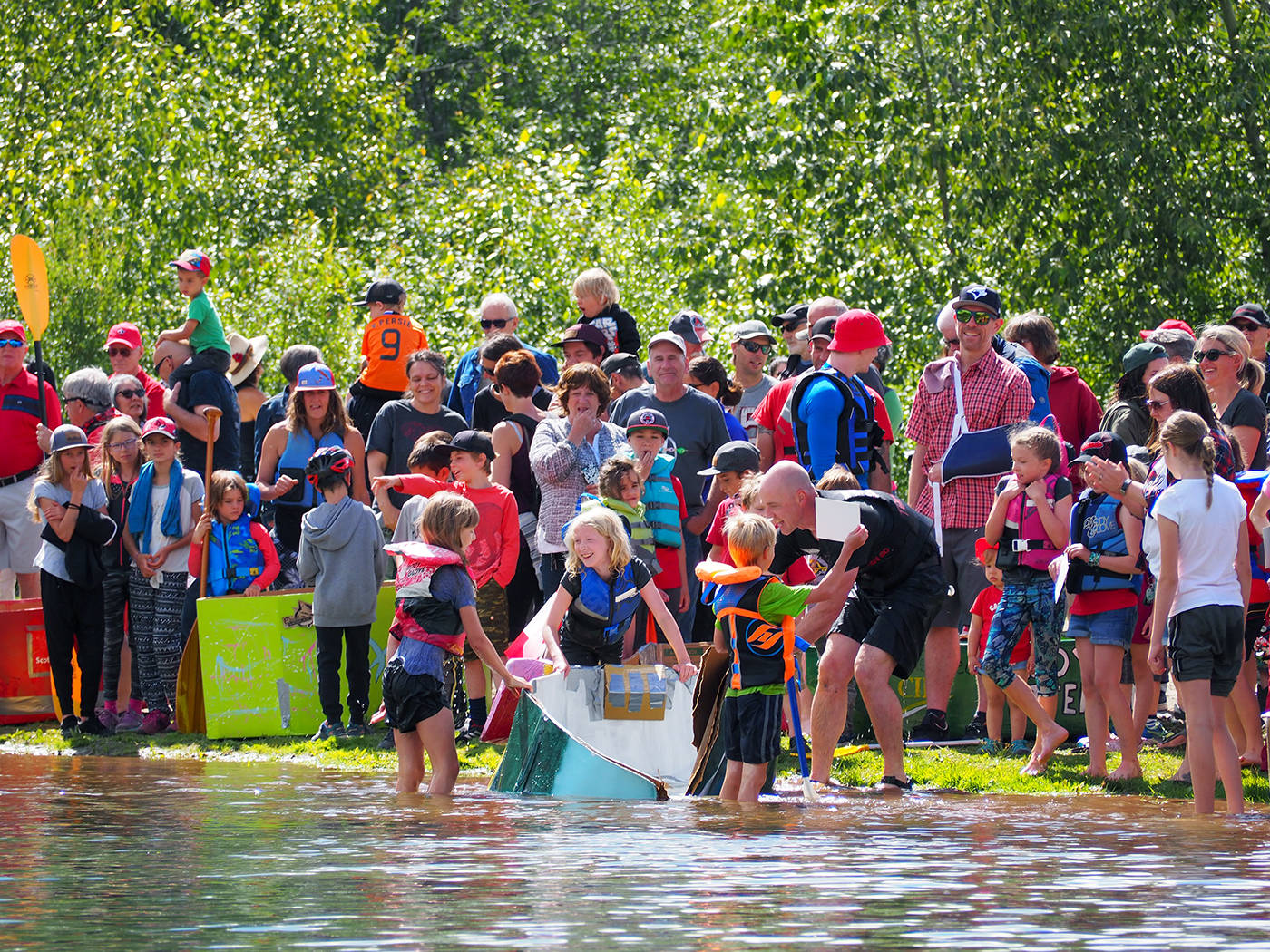 12572666_web1_Boat-race-kids-1