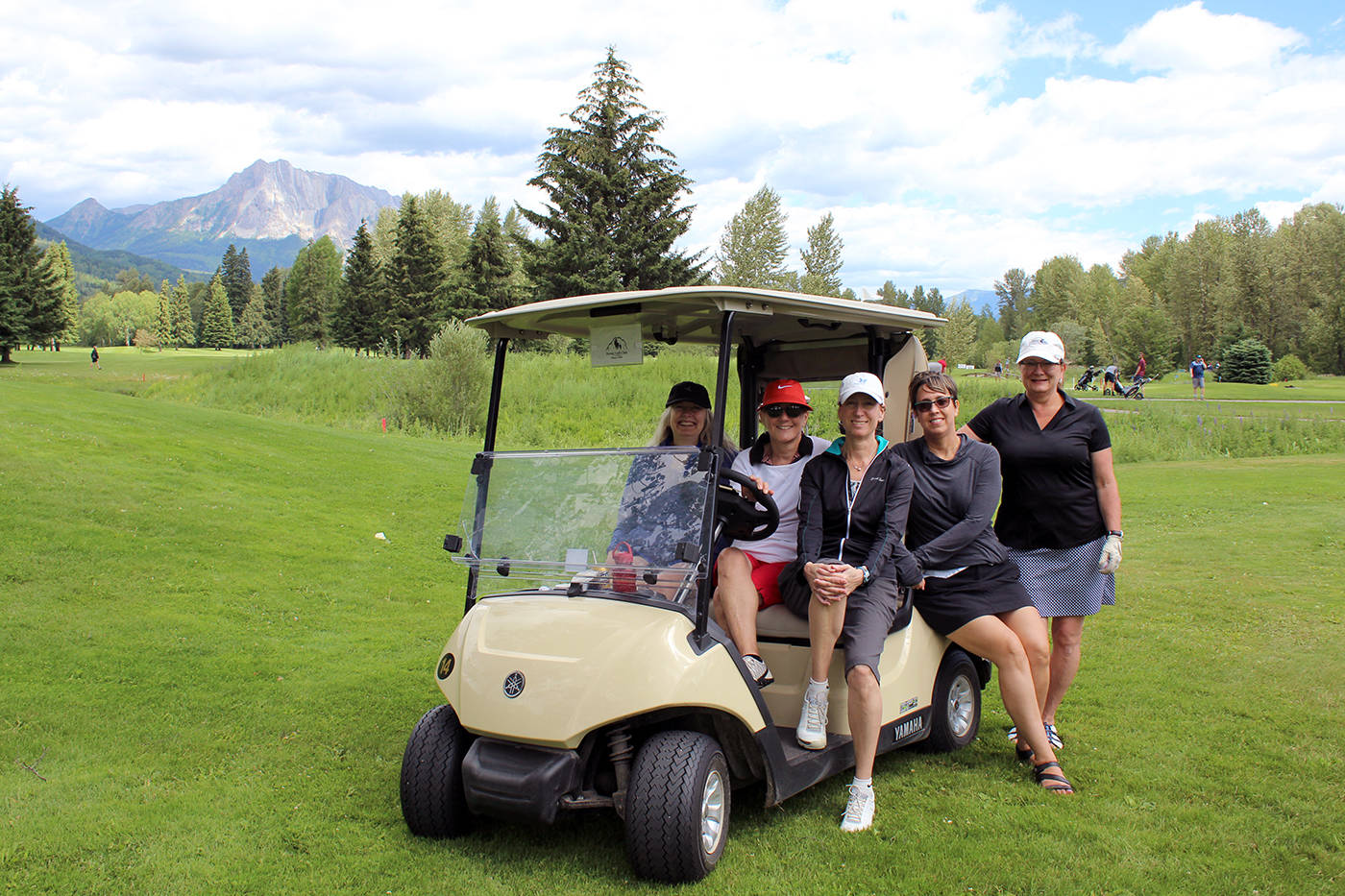 12656240_web1_Golf-club-Calgary-ladies