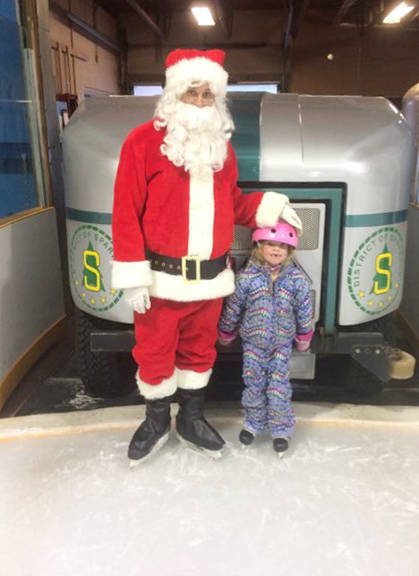 14979299_web1_Sparwood-skating-with-Santa-6