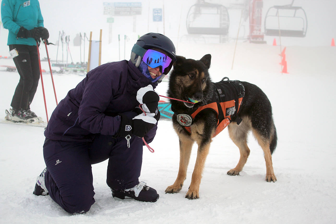 15313804_web1_Avalanche-rescue-dog-Mogul--skier-Trisha-Gain