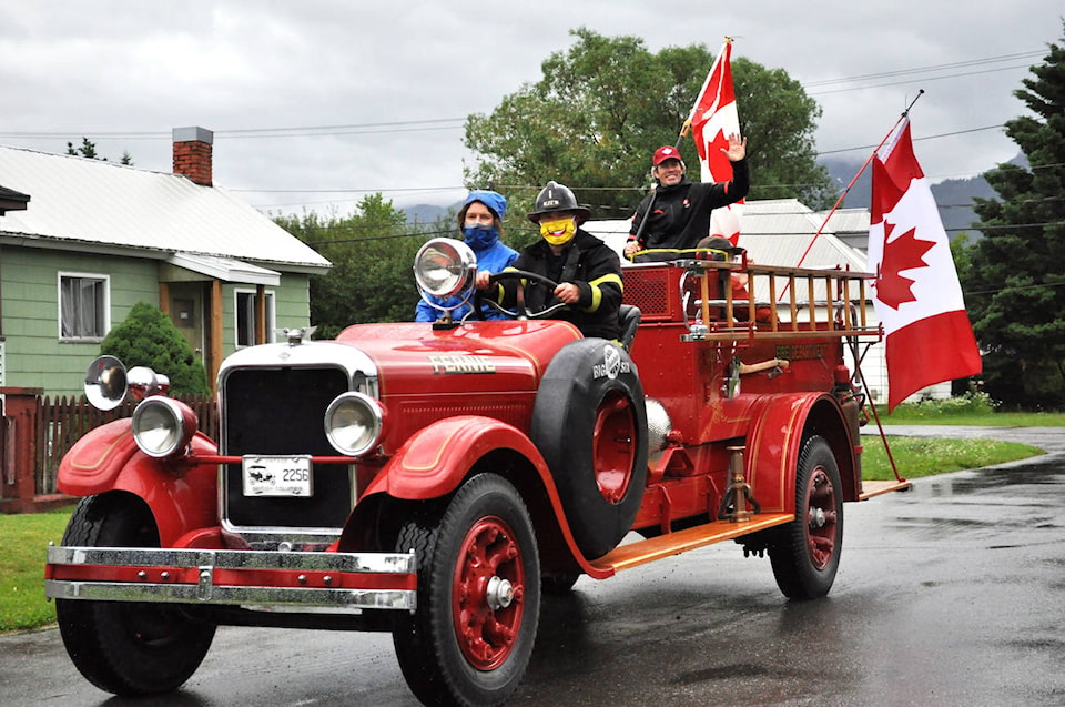 22013568_web1_200709-FFP-CanadaDay-parade_2