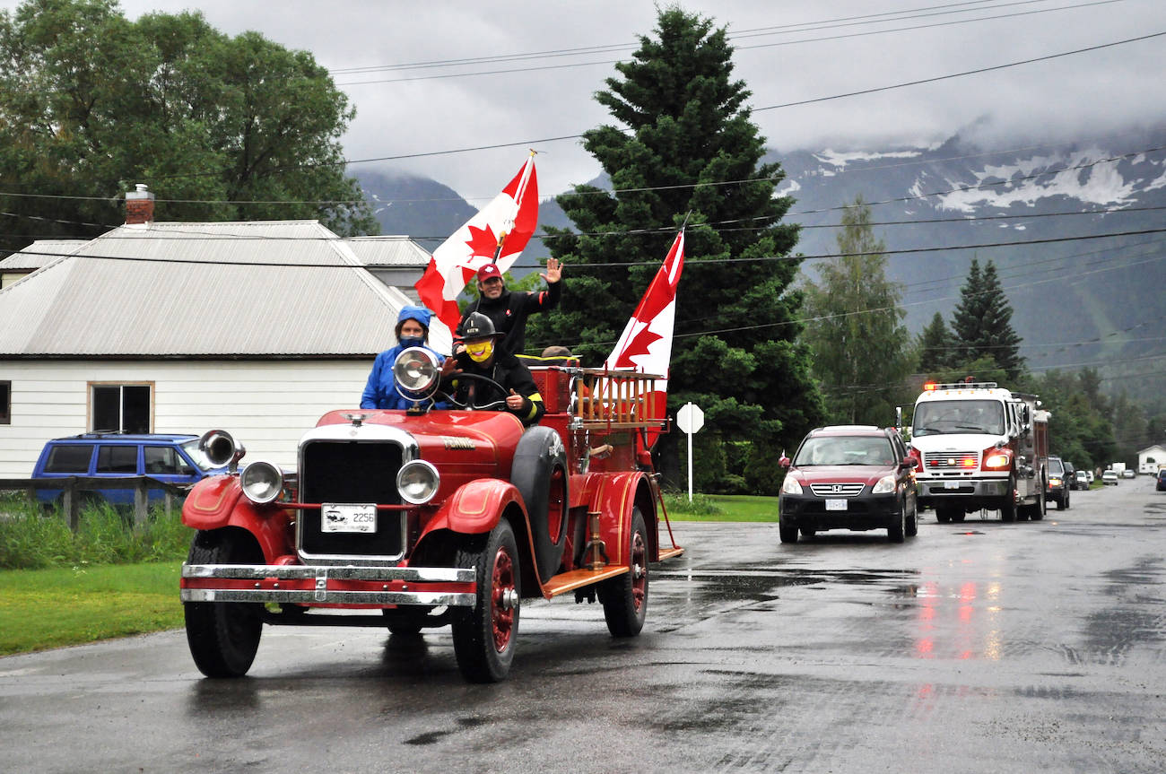 22013568_web1_200709-FFP-CanadaDay-parade_3