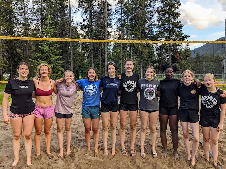 24573090_web1_210325-FFP-FernieVolleyBall-team_1