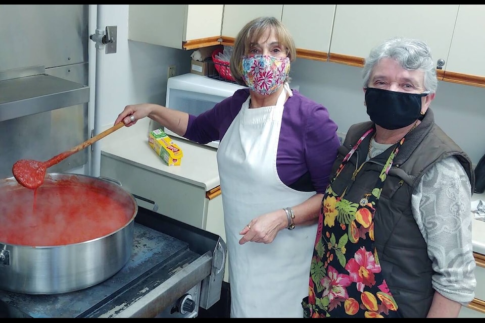 Lina Campisi and Maria Scarpelli making spaghetti sauce during the Catholic Women’s League’s 2020 Italian Christmas bake sale. (Courtesy of Rosanne Anselmo)