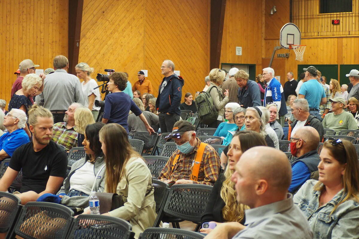 There were over 250 attendees at the 2022 Fernie all-candidate forum. (Scott Tibballs / The Free Press)