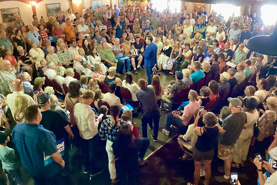 33300082_web1_230718-TDT-Pierre-crowd_1