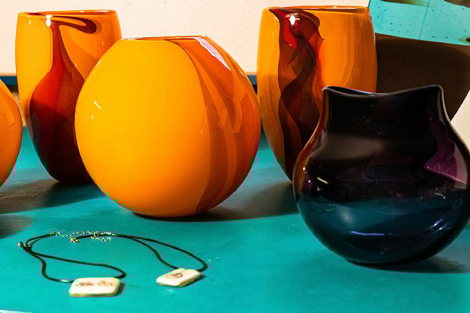 33982853_web1_230928-FFP-Glassartist-f1_1