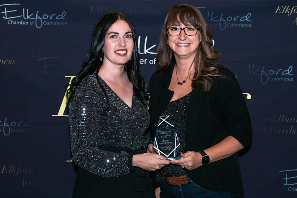 Milan Belisle, left, receives an award for Home Business of the Year from Stephanie Kniert at the Elkford Chamber of Commerce Awards Ceremony on Oct. 19. Belisle owns Bite Me Freeze Dried Food (Joy Segovia Photography)
