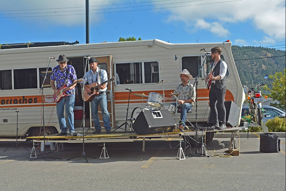 Los Borrachos from Vancouver Island perform in the parking lot of a long-term care home in Williams Lake Tuesday, Sept. 22. (Monica Lamb-Yorski photo - Williams Lake Tribune)