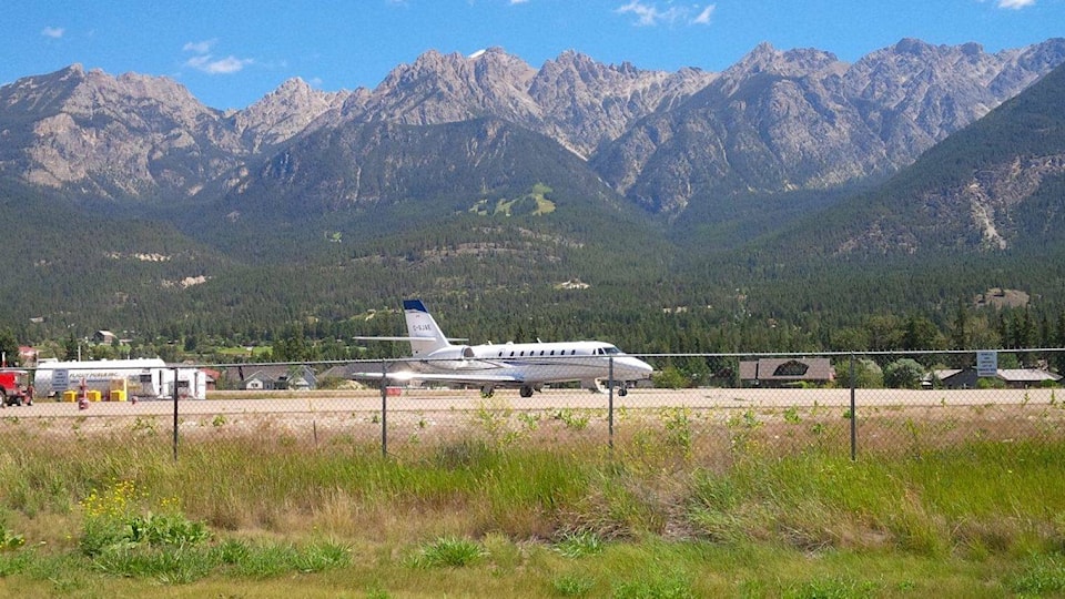 24828442_web1_210415-GOS-fairmont-airport_1