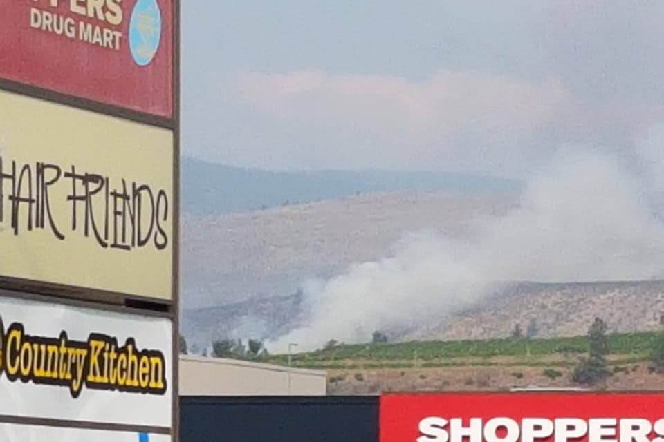 An out of control wildfire has started five kilometres from the town of Oliver Sunday evening. (Gwen Bruce-Duncan Facebook)