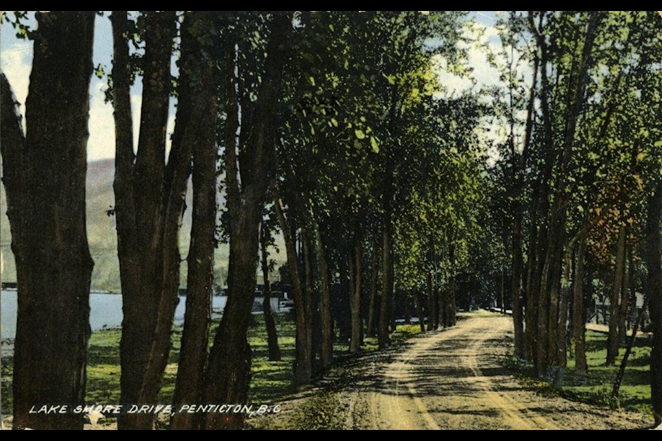 Lakeshore Drive in 1930, looking east. (Penticton Museum and Archives photo)