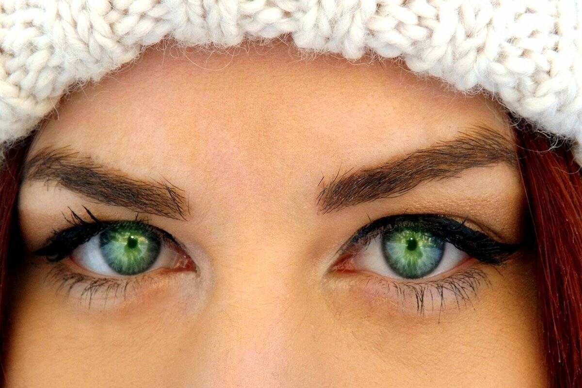 Golden green eyes deals
