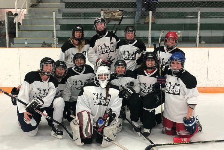 28618368_web1_220331-GOS-WIB-Jess-hockey_1