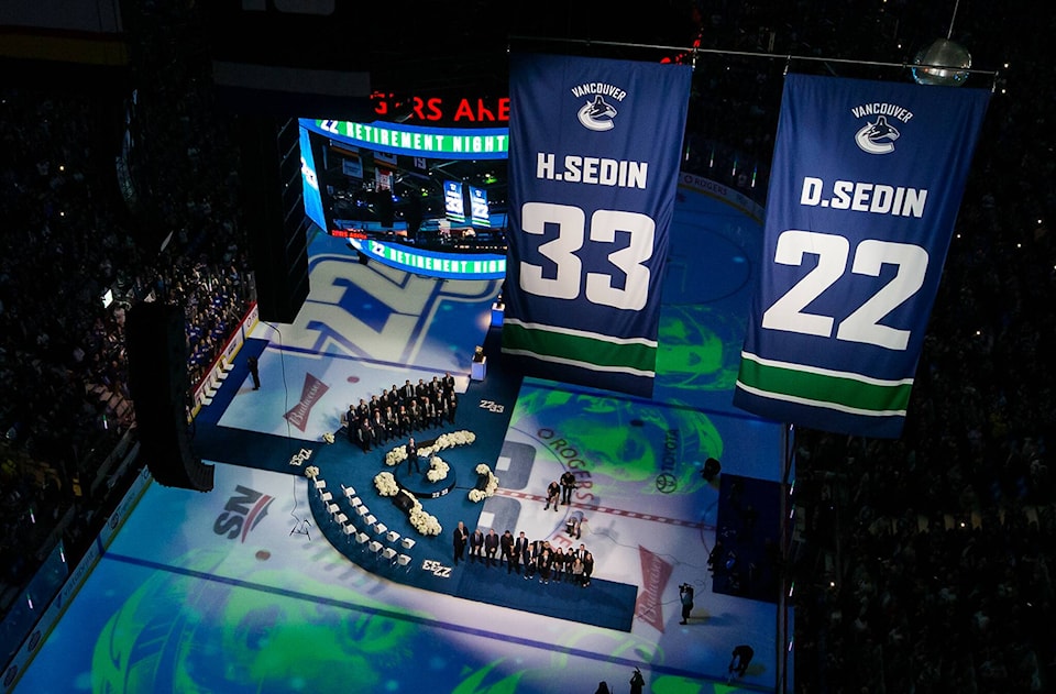 29567860_web1_Sedins-Luongo-Hockey-Hall-of-Fame-Sedin_1