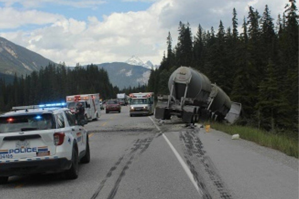 29654262_web1_220707-GOS-highway-fatality_1