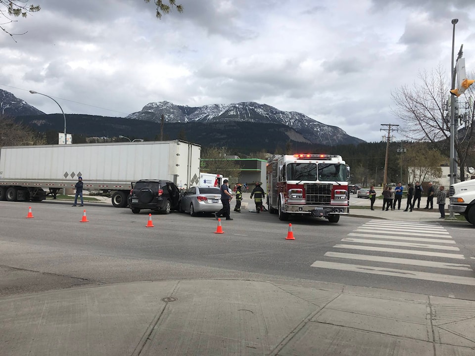 29869684_web1_220512-GOS-hwy95-incident_1