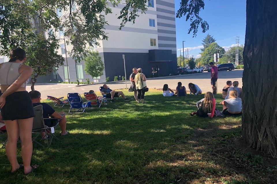 Guests of the hotel gather in the shade. (Monique Tamminga/ Penticton Western News)