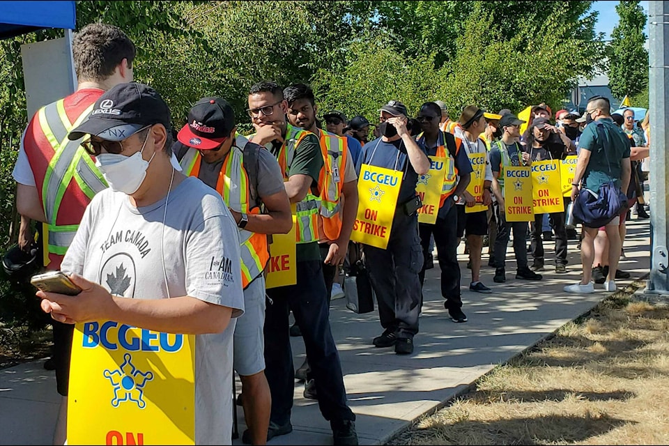 BCGEU union members take to the picket line at the BC Liquor Distribution Branch’s Delta distribution centre on Monday, Aug. 15, 2022. (James Smith/North Delta Reporter)