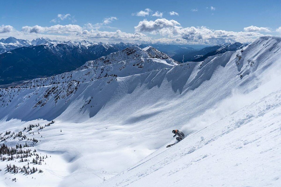 31075240_web1_221117-GOS-Kicking-horse_1