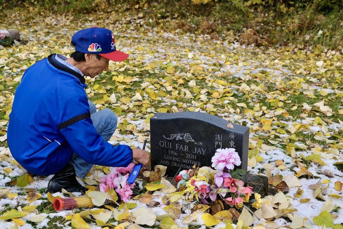 Tim Jay at his mothers grave in the Nelson cemetery in 2022. Photo: Bill Metcalfe