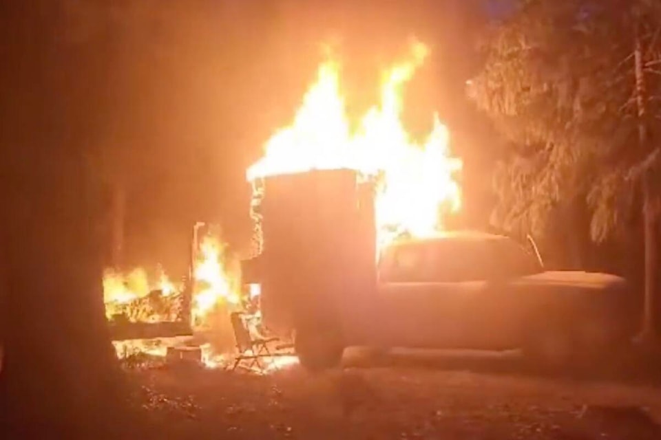 33376390_web1_230727-KCN-forest-truck-fire-rescue_1