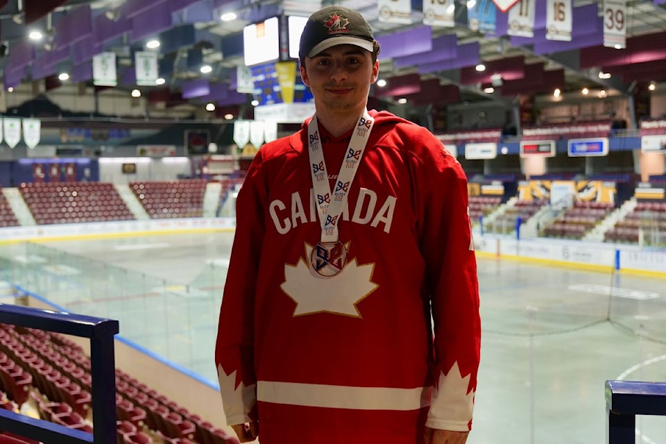17-year-old Giorgos Pantelas returned from Europe with a bronze medal from the Hlinka Gretzky Cup.