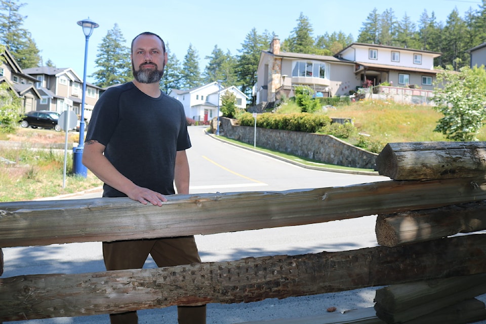 Ben Woods and his neighbours say a fence on Klahanie Drive prevents safe crossing for pedestrians.