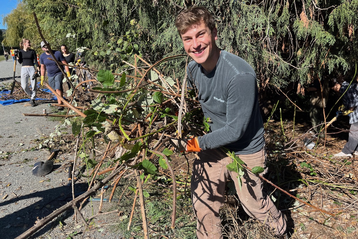 PHOTOS: Colwood teens, community uproot unwanted plants in city parks