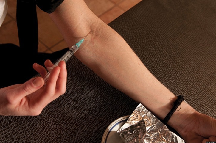 Photo by By Conneec7, courtesy of Wikimedia Commons
A person injects heroin.