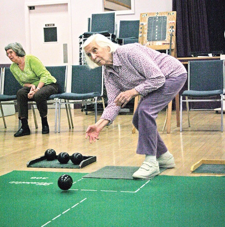 14792goldstreamGNG-carpetbowling1PApr0414