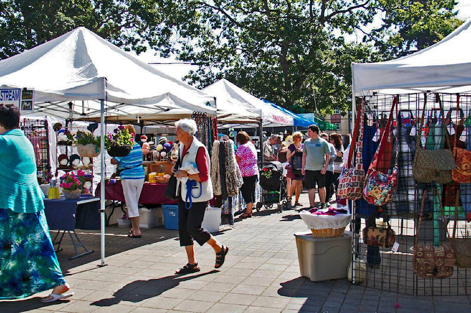 web1_170512-GNG-M-GoldstreamFarmersMarket2