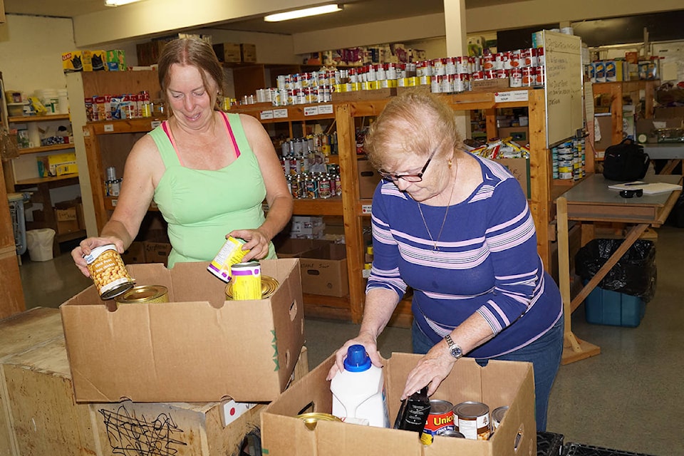 8318446_web1_170906GNGFoodBank2