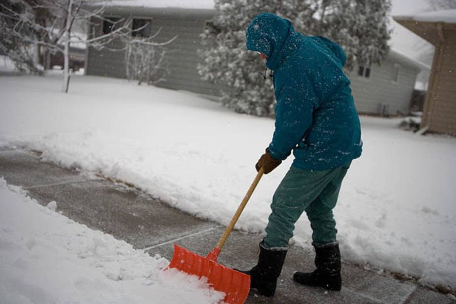 9909505_web1_171220_VMS_sidewalk-snow-removal