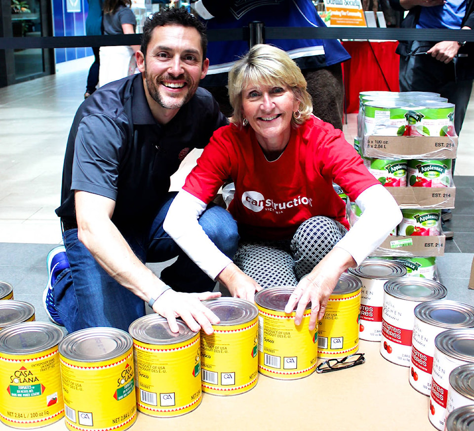 11711196_web1_VNE-Canstruction1