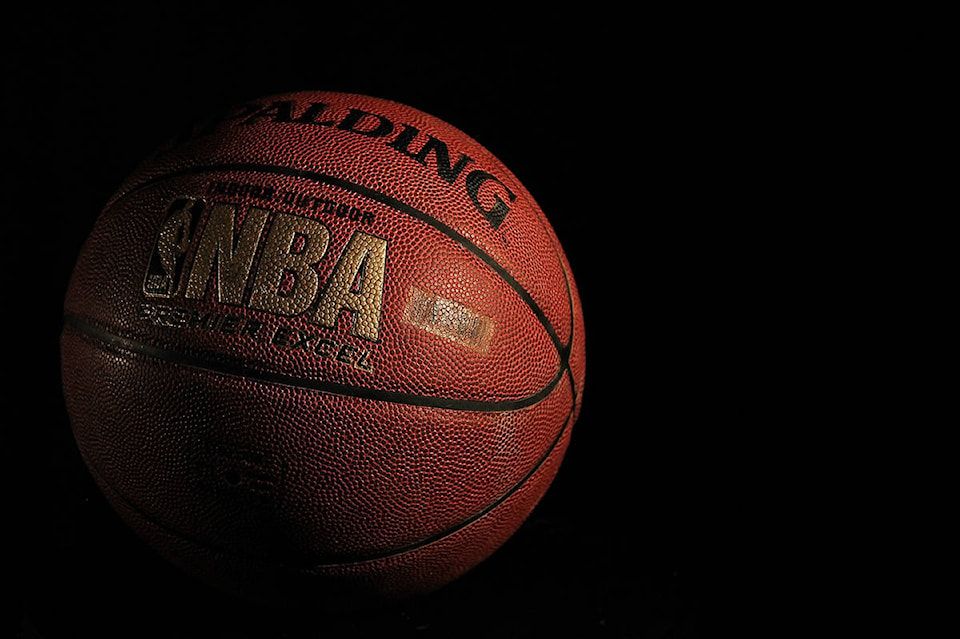 13539938_web1_basketball